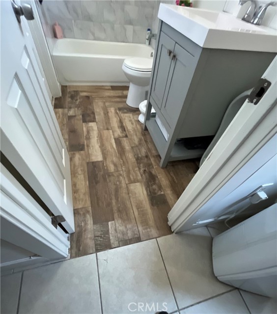1248 Rolland Curtis Place, Los Angeles CA: https://media.crmls.org/medias/ece1aae8-e64a-4cdc-9a36-4c6388c8896d.jpg