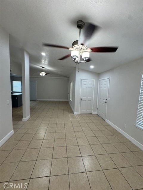 Detail Gallery Image 4 of 6 For 3015 Spruce St, Rialto,  CA 92376 - 4 Beds | 2 Baths