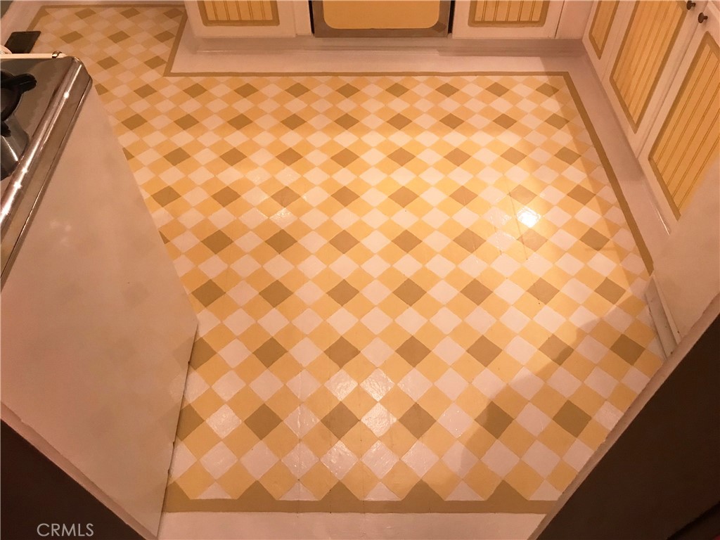 https://media.crmls.org/medias/ece39883-863c-45a7-82b4-69b989b66531.jpg?preset=X-Large