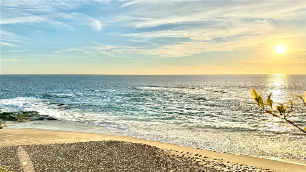 https://media.crmls.org/medias/ece47218-a31f-4b16-9148-96e38f3d08d9.jpg?preset=X-Large