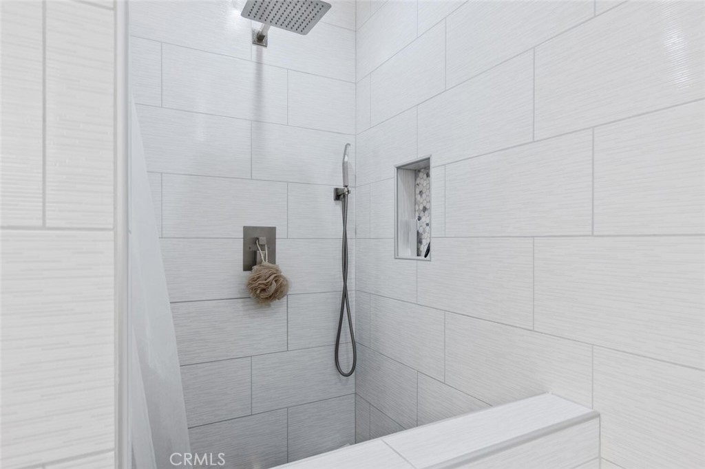 https://media.crmls.org/medias/ece4bbb1-9f81-492f-b22f-9a56e2db1d7b.jpg?preset=X-Large