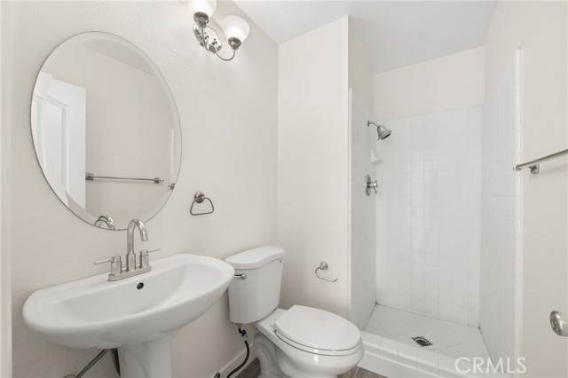 Image 15 of 35 For 8215 White Oak  19