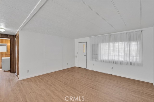11414 Serra Rd, Apple Valley CA: https://media.crmls.org/medias/ece6d997-6d87-432c-8d01-2d32d32a3575.jpg