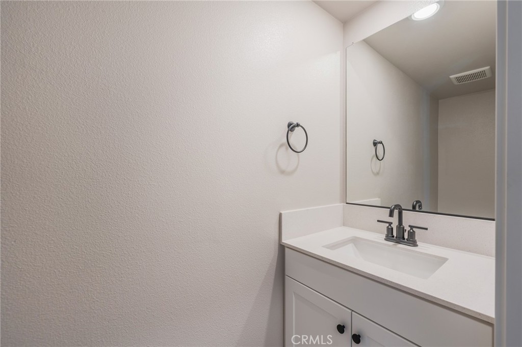 https://media.crmls.org/medias/ece7bac7-6be2-46ec-85dc-25f5cce57da1.jpg?preset=X-Large