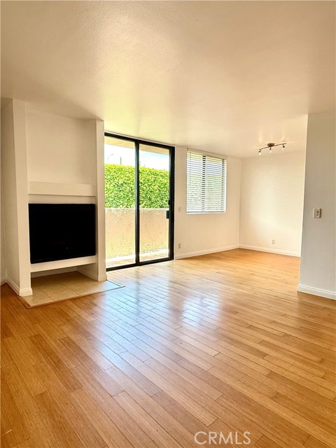 Detail Gallery Image 5 of 23 For 7826 Topanga Canyon, Canoga Park,  CA 91304 - 2 Beds | 2 Baths