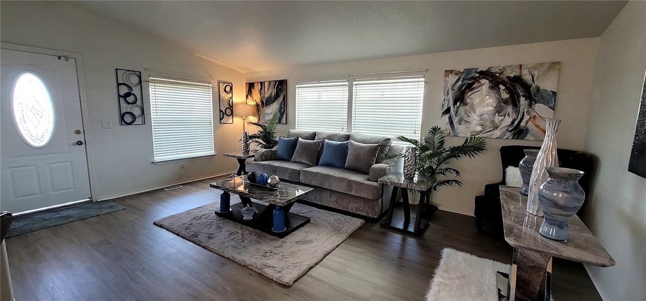 Detail Gallery Image 2 of 32 For 1550 20th St #97,  Rosamond,  CA 93560 - 3 Beds | 2 Baths