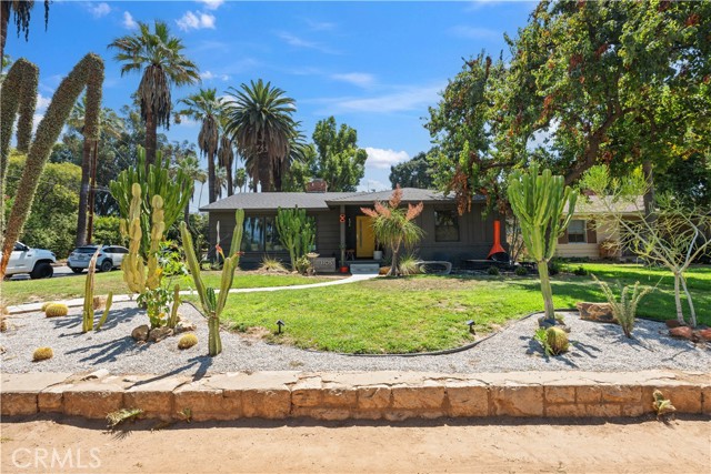 1105 W Highland Avenue, Redlands CA: https://media.crmls.org/medias/ecebb770-4c3d-4295-b295-bd496308a776.jpg