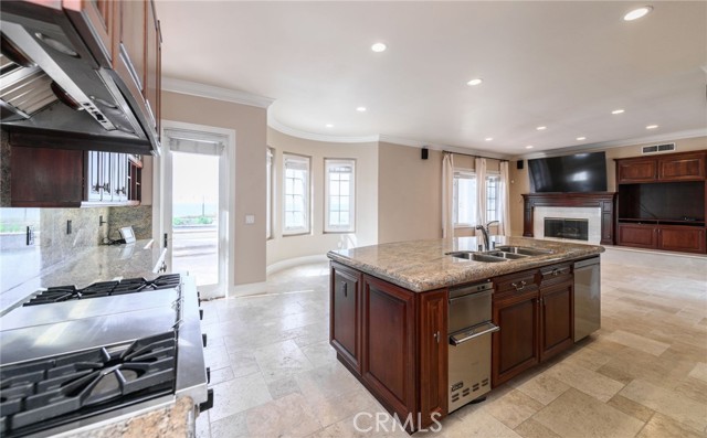 24 Wharfside Drive, Newport Coast CA: https://media.crmls.org/medias/ecebcb68-08c3-48b0-a1cb-1e93904a01fa.jpg