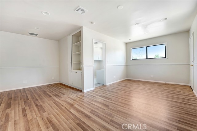 Detail Gallery Image 6 of 15 For 8547 Keokuk Ave, Winnetka,  CA 91306 - 4 Beds | 2 Baths