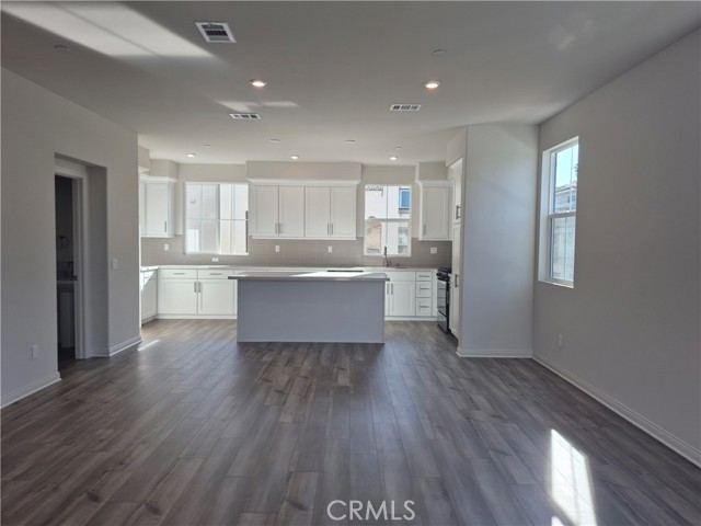 Detail Gallery Image 5 of 24 For 2137 Cumberland, Pomona,  CA 91766 - 4 Beds | 3/1 Baths
