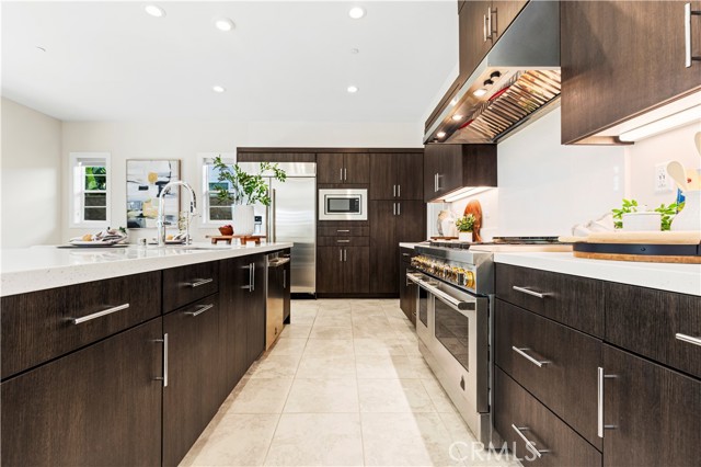 Detail Gallery Image 10 of 42 For 161 Walworth, Lake Forest,  CA 92630 - 5 Beds | 5 Baths