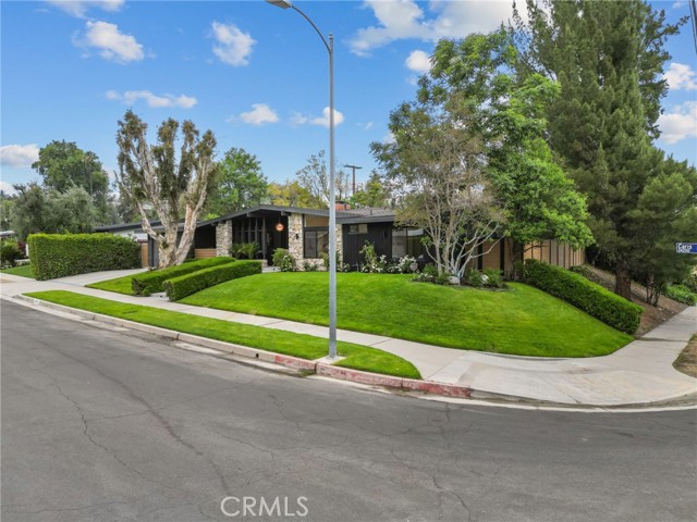 24201 Caris Street, Woodland Hills CA: https://media.crmls.org/medias/ecee6778-fb23-497d-b669-a683aab80b6f.jpg