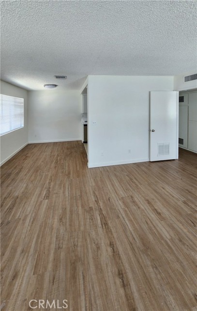 Detail Gallery Image 7 of 13 For 10923 Moorpark St, North Hollywood,  CA 91602 - – Beds | – Baths