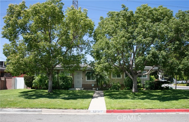 Detail Gallery Image 5 of 23 For 1203 W Laster Ave, Anaheim,  CA 92802 - 4 Beds | 2 Baths