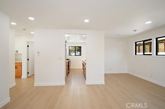 Detail Gallery Image 14 of 26 For 411 N Catalina St, Burbank,  CA 91505 - 2 Beds | 1 Baths