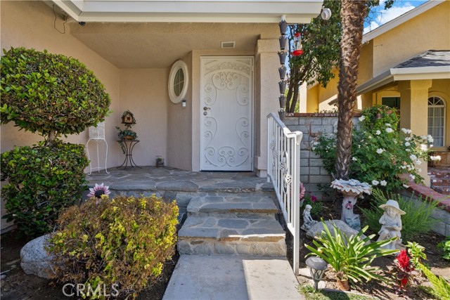 Detail Gallery Image 2 of 37 For 28551 Avocado Pl, Saugus,  CA 91390 - 3 Beds | 2/1 Baths