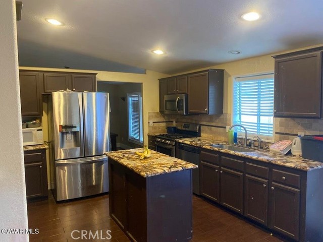 Detail Gallery Image 13 of 16 For 5050 Pearblossom Hwy, Palmdale,  CA 93552 - 5 Beds | 2 Baths