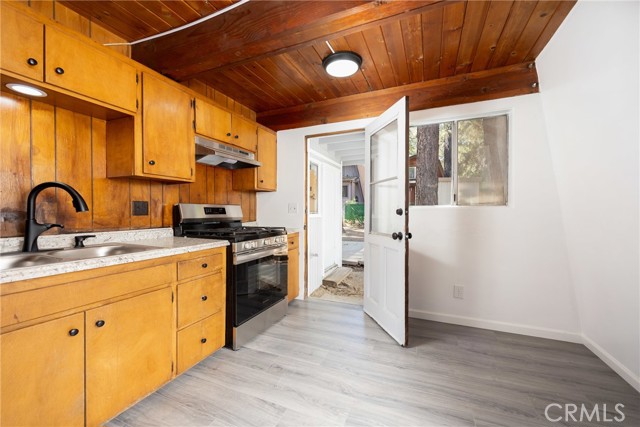 42641 Falcon Avenue, Big Bear Lake CA: https://media.crmls.org/medias/ecf1c9c4-e12f-44ad-93cd-b64cf4715263.jpg