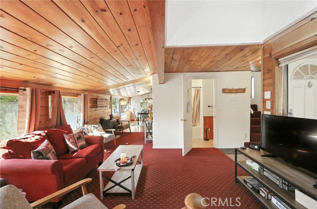 782 Virginia Court, Lake Arrowhead CA: https://media.crmls.org/medias/ecf26ac1-cc9b-40d9-a92f-2dc96ad0c78f.jpg