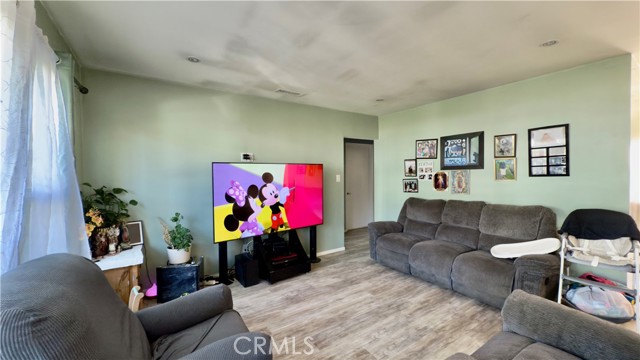11125 Glenoaks Boulevard, Pacoima CA: https://media.crmls.org/medias/ecf2effb-19ee-4588-8ec7-999cf3143b01.jpg