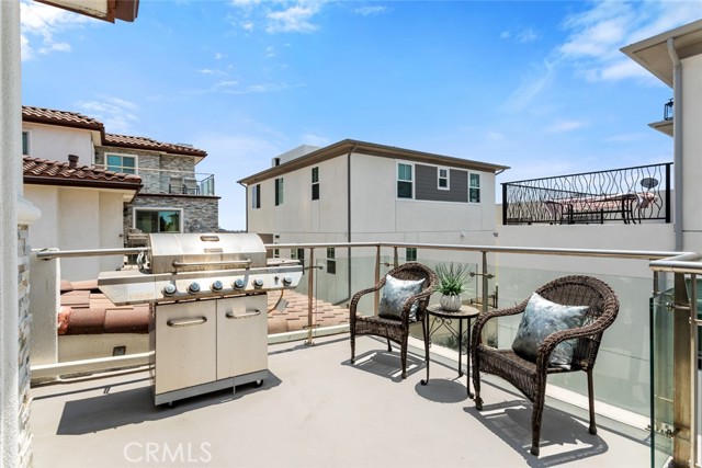 214 Lucia Avenue, Redondo Beach, California 90277, 1 Bedroom Bedrooms, ,2 BathroomsBathrooms,Residential,Sold,Lucia,SB21152089