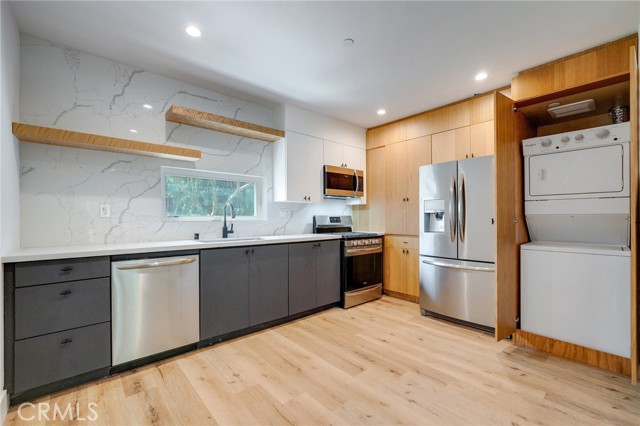 6201 La Mirada Avenue, Los Angeles CA: https://media.crmls.org/medias/ecf349dd-5c16-4756-935f-3cdb5b12a896.jpg