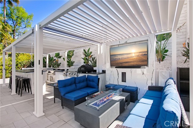 20200 Clark Street, Woodland Hills CA: https://media.crmls.org/medias/ecf5c741-88c0-41ab-8c88-e4fdc0504d23.jpg
