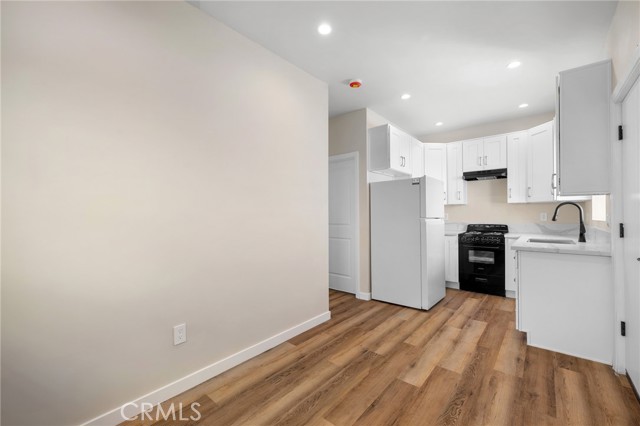 908 East Maple, B photo 7