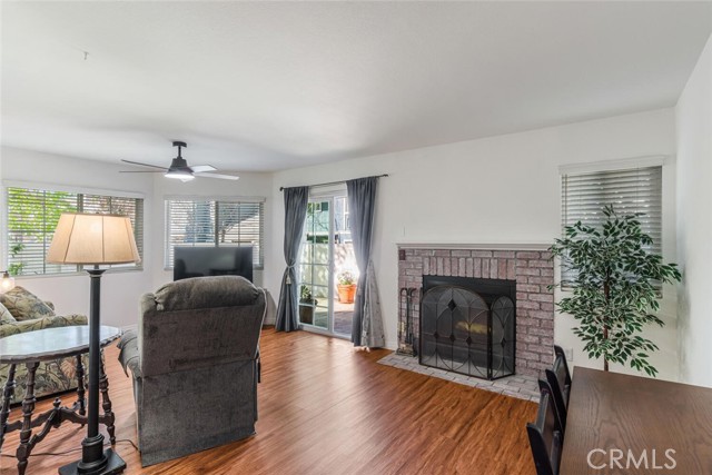 Detail Gallery Image 4 of 24 For 1878 Rory Ln #6,  Simi Valley,  CA 93063 - 2 Beds | 2/1 Baths