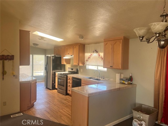 Detail Gallery Image 9 of 11 For 8111 Woodland, Rosamond,  CA 93560 - 4 Beds | 2 Baths