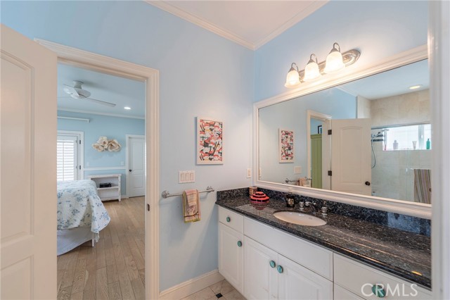 Detail Gallery Image 32 of 52 For 880 11th, Manhattan Beach,  CA 90266 - 5 Beds | 5 Baths