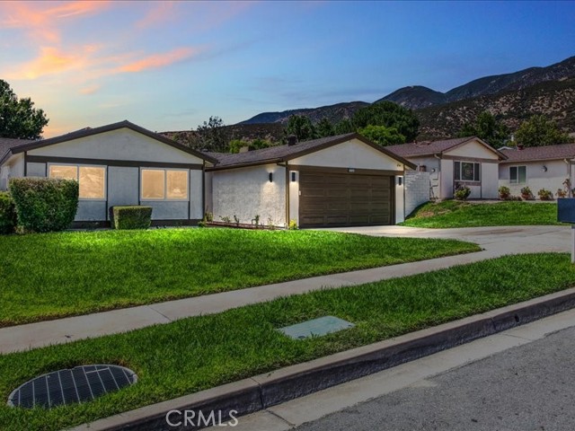 5734 N E Street, San Bernardino CA: https://media.crmls.org/medias/ecf6f7b3-38c6-409b-9e7a-6e216d748118.jpg