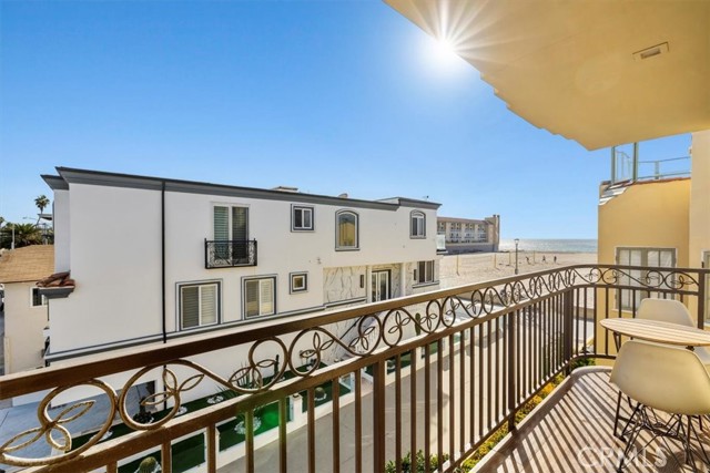 Detail Gallery Image 31 of 53 For 30 the Strand #2,  Hermosa Beach,  CA 90254 - 3 Beds | 3 Baths