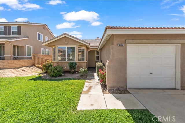 Detail Gallery Image 3 of 32 For 36521 Silverado Dr, Palmdale,  CA 93550 - 3 Beds | 2 Baths