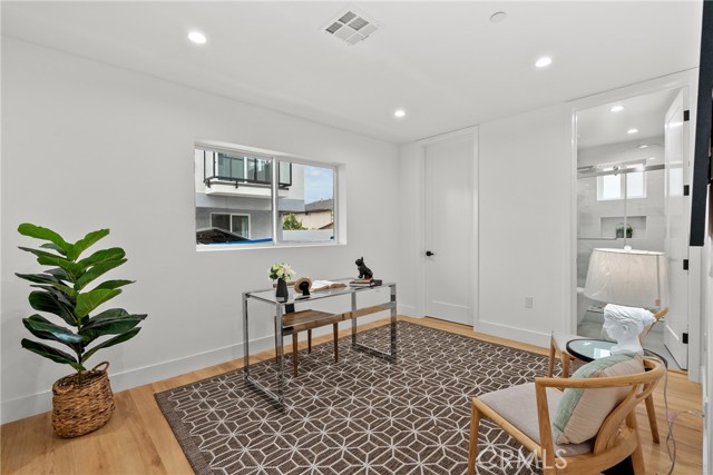 201 S Westlake Ave Unit #203, Los Angeles CA: https://media.crmls.org/medias/ecf7de31-e745-41fd-a372-6f4f947677bf.jpg