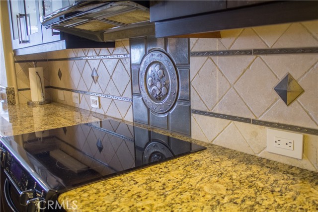 Detail Gallery Image 5 of 10 For 200 Paris Ln #109,  Newport Beach,  CA 92663 - 1 Beds | 1 Baths