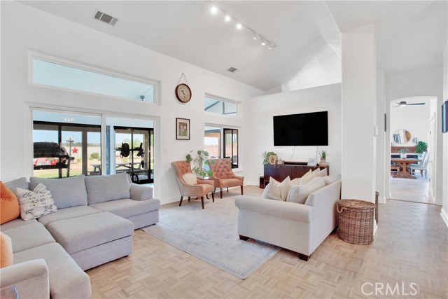 12450 Indian River Drive, Apple Valley CA: https://media.crmls.org/medias/ecfa52e4-c397-407d-b6ff-7ae9e7658a69.jpg