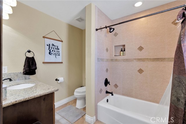 12958 Ranchero Road, Oak Hills CA: https://media.crmls.org/medias/ecfb4e8e-8c9c-4553-9b52-c42a50747bd7.jpg