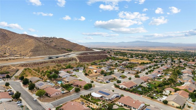 5614 Regent Hill W Terrace, Palmdale CA: https://media.crmls.org/medias/ecfba407-5990-486b-b689-f826c98c36fe.jpg
