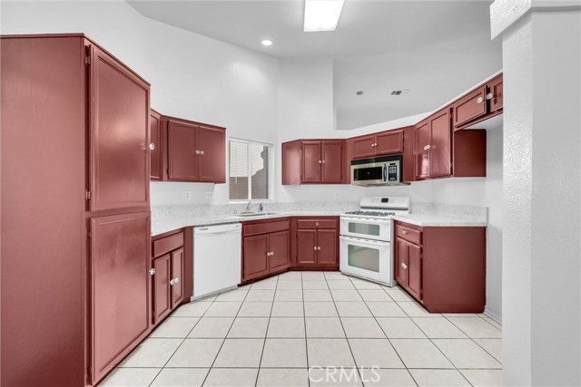 Detail Gallery Image 8 of 19 For 9369 Dragon Tree, Hesperia,  CA 92344 - 4 Beds | 2 Baths