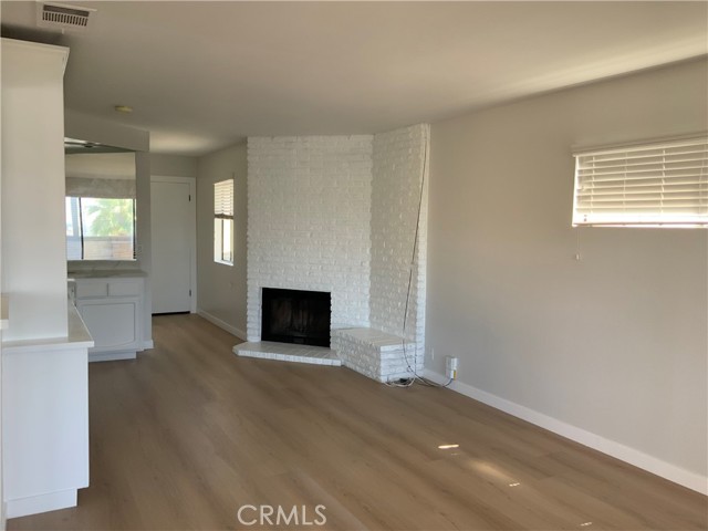 814 W Balboa Boulevard, Newport Beach CA: https://media.crmls.org/medias/ecfdc801-1dcf-4e73-9fc6-7ea098c2f846.jpg