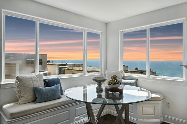 213 Seaview Street, Manhattan Beach CA: https://media.crmls.org/medias/ecfdf19c-6f7f-4cf3-9563-15bb9b83b463.jpg