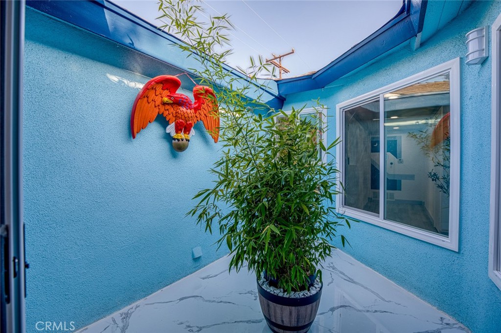 https://media.crmls.org/medias/ecff6230-c9b6-44da-b148-784111169b95.jpg?preset=X-Large