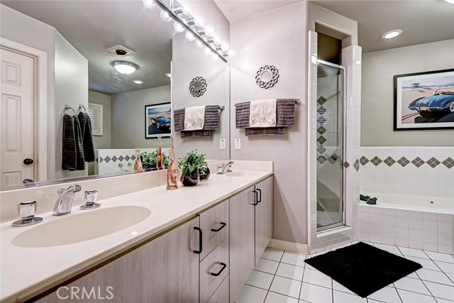 Detail Gallery Image 22 of 32 For 511 N Irena Ave #B,  Redondo Beach,  CA 90277 - 4 Beds | 3/1 Baths