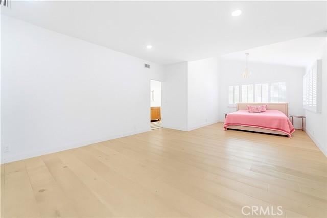 Image 21 of 39 For 23760 Oakfield Road