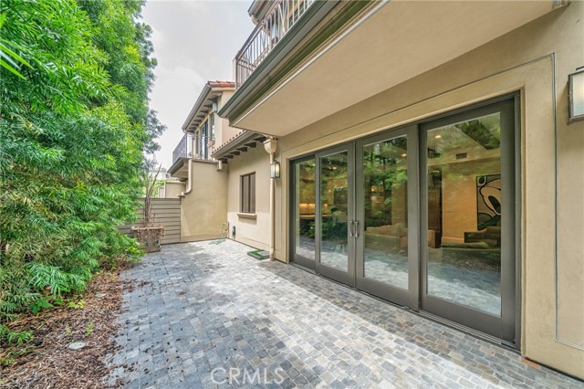 823 S Bundy Drive, Los Angeles CA: https://media.crmls.org/medias/ed001422-84a7-4ded-a704-36c42385e804.jpg