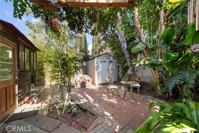 11170 Burbank Boulevard, North Hollywood CA: https://media.crmls.org/medias/ed0021e8-2e11-4a80-a56e-140a2d99dda9.jpg