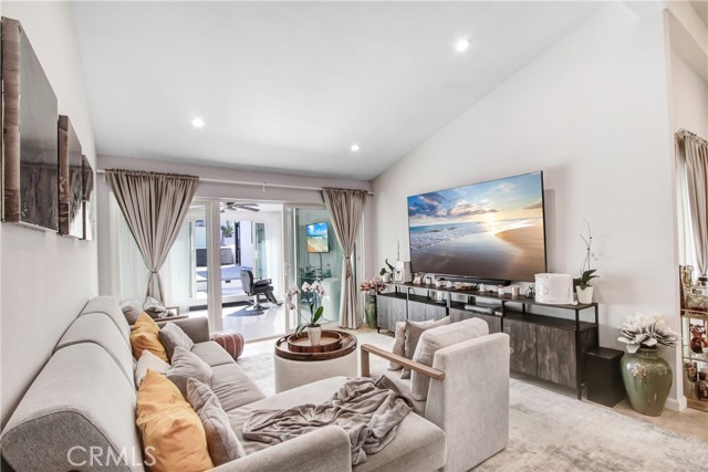 20200 Clark Street, Woodland Hills CA: https://media.crmls.org/medias/ed005d0a-001a-486f-a147-2784fe9a2350.jpg