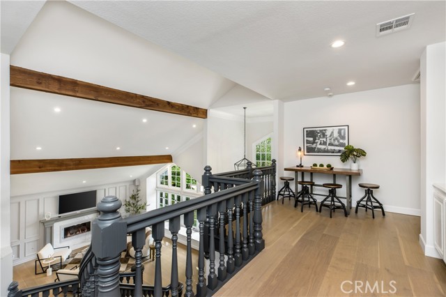 6032 County Oak Road, Woodland Hills CA: https://media.crmls.org/medias/ed014201-7e51-41c9-9627-e11cbdcfc852.jpg