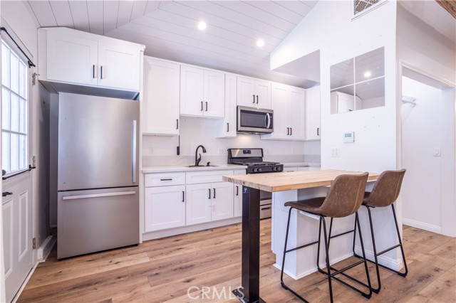 24302 Vista Ridge Drive, Valencia CA: https://media.crmls.org/medias/ed016d78-f4a5-44b5-ab87-64f49c0bb331.jpg